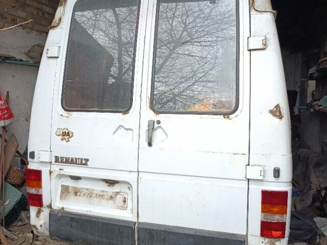 Белый Рено Трафик, объемом двигателя 2 л и пробегом 250 тыс. км за 1000 $, фото 1 на Automoto.ua