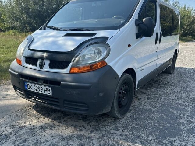 Белый Рено Трафик, объемом двигателя 1.9 л и пробегом 300 тыс. км за 6000 $, фото 1 на Automoto.ua