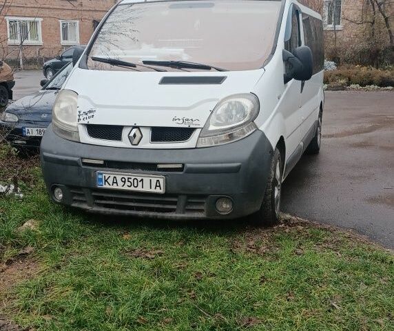 Белый Рено Трафик, объемом двигателя 1.9 л и пробегом 240 тыс. км за 6100 $, фото 1 на Automoto.ua