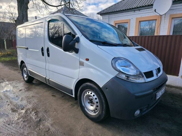Белый Рено Трафик, объемом двигателя 1.9 л и пробегом 469 тыс. км за 7500 $, фото 1 на Automoto.ua