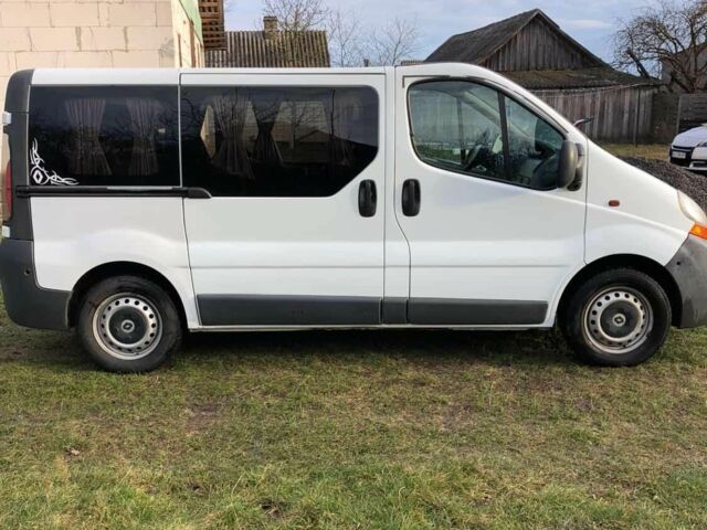 Белый Рено Трафик, объемом двигателя 1.9 л и пробегом 300 тыс. км за 7490 $, фото 1 на Automoto.ua