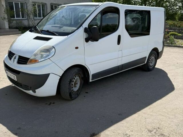 Белый Рено Трафик, объемом двигателя 2 л и пробегом 230 тыс. км за 7600 $, фото 1 на Automoto.ua
