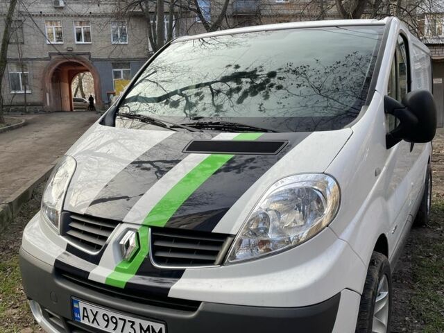 Білий Рено Трафік, об'ємом двигуна 2 л та пробігом 260 тис. км за 6800 $, фото 1 на Automoto.ua
