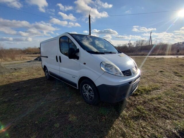 Белый Рено Трафик, объемом двигателя 2 л и пробегом 260 тыс. км за 7800 $, фото 1 на Automoto.ua