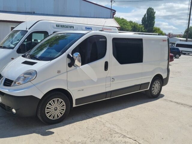 Белый Рено Трафик, объемом двигателя 2 л и пробегом 203 тыс. км за 12764 $, фото 1 на Automoto.ua