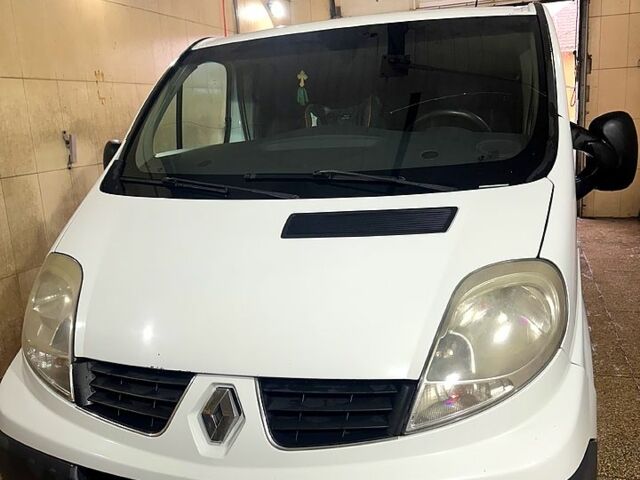 Белый Рено Трафик, объемом двигателя 2 л и пробегом 283 тыс. км за 9500 $, фото 1 на Automoto.ua