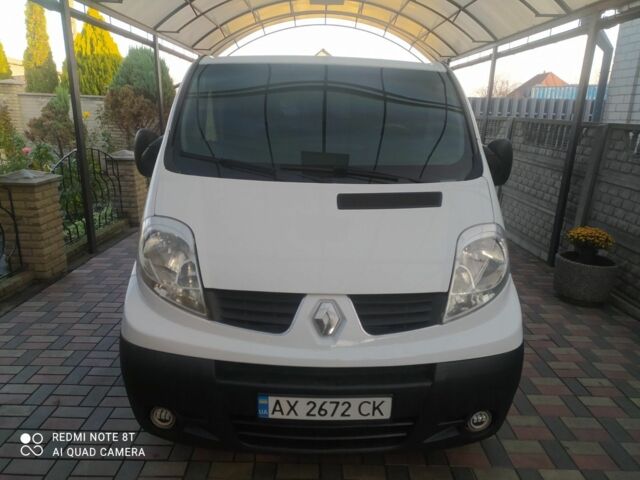 Белый Рено Трафик, объемом двигателя 2 л и пробегом 243 тыс. км за 11000 $, фото 1 на Automoto.ua