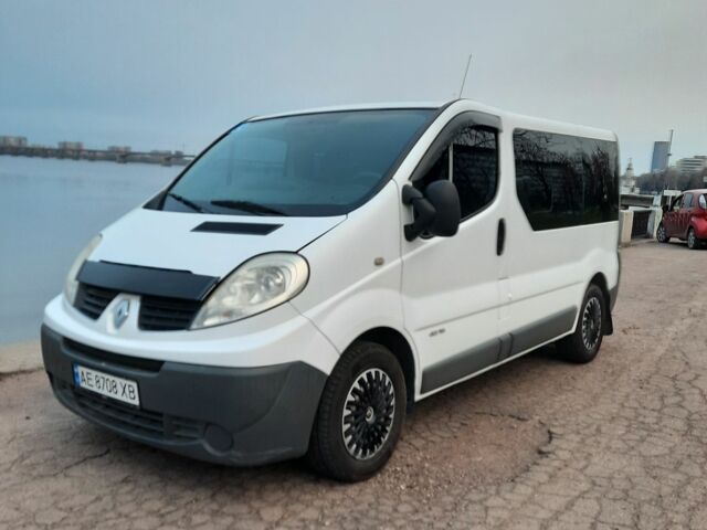 Белый Рено Трафик, объемом двигателя 2 л и пробегом 260 тыс. км за 12000 $, фото 1 на Automoto.ua