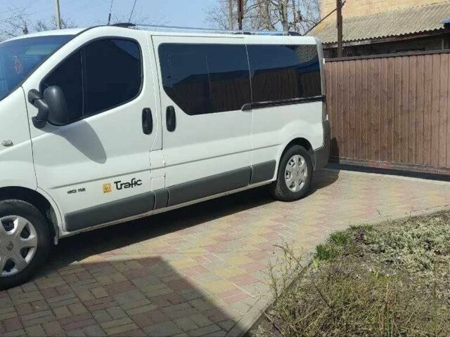 Белый Рено Трафик, объемом двигателя 2 л и пробегом 305 тыс. км за 16100 $, фото 1 на Automoto.ua
