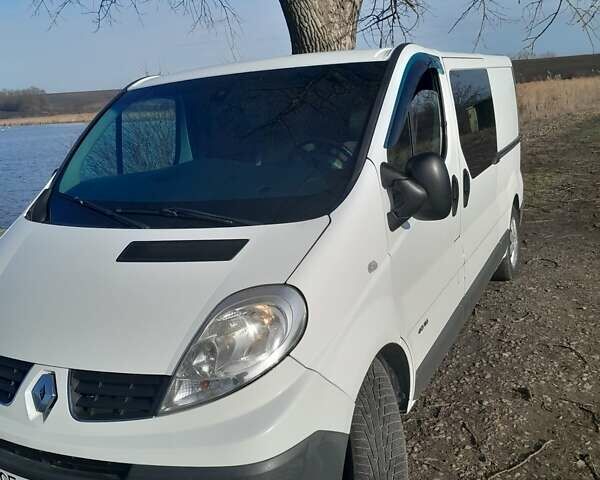 Белый Рено Трафик, объемом двигателя 2 л и пробегом 260 тыс. км за 13800 $, фото 1 на Automoto.ua