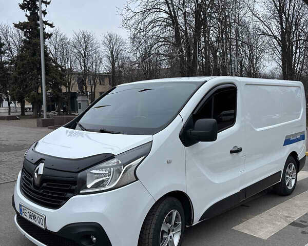 Белый Рено Трафик, объемом двигателя 1.6 л и пробегом 172 тыс. км за 12800 $, фото 1 на Automoto.ua