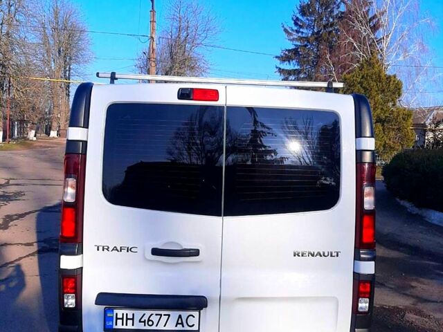 Белый Рено Трафик, объемом двигателя 1.6 л и пробегом 141 тыс. км за 13000 $, фото 1 на Automoto.ua