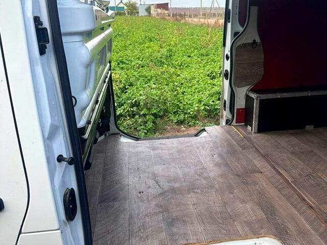 Белый Рено Трафик, объемом двигателя 1.6 л и пробегом 247 тыс. км за 19000 $, фото 1 на Automoto.ua