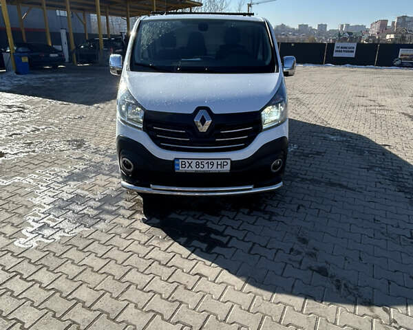 Белый Рено Трафик, объемом двигателя 1.6 л и пробегом 221 тыс. км за 16700 $, фото 1 на Automoto.ua