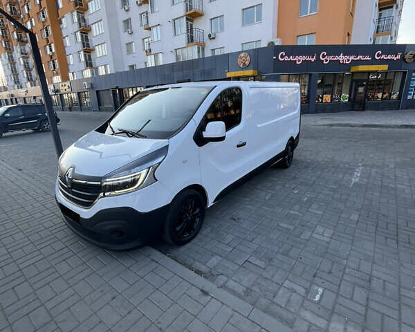Белый Рено Трафик, объемом двигателя 1.6 л и пробегом 101 тыс. км за 17800 $, фото 1 на Automoto.ua
