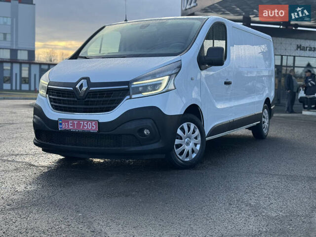 Белый Рено Трафик, объемом двигателя 2 л и пробегом 215 тыс. км за 16300 $, фото 1 на Automoto.ua