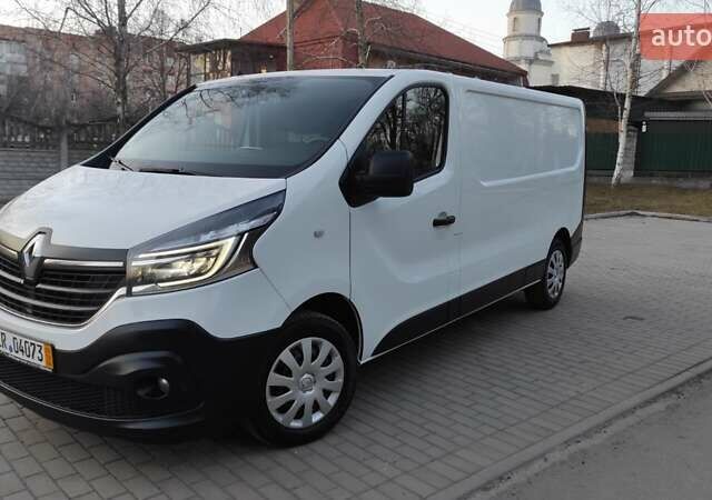Белый Рено Трафик, объемом двигателя 2 л и пробегом 216 тыс. км за 16400 $, фото 1 на Automoto.ua