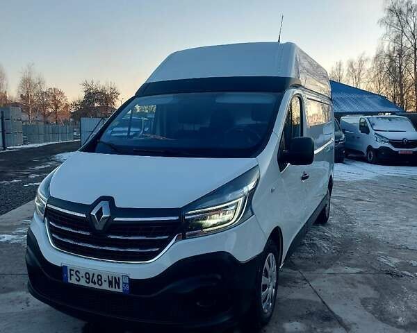 Белый Рено Трафик, объемом двигателя 2 л и пробегом 140 тыс. км за 18300 $, фото 1 на Automoto.ua