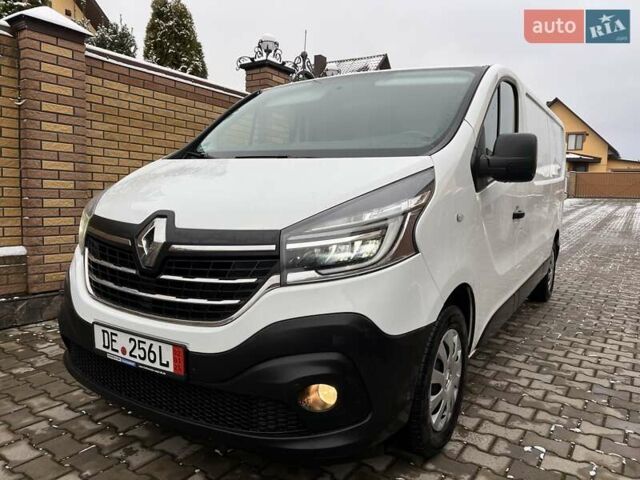 Белый Рено Трафик, объемом двигателя 2 л и пробегом 218 тыс. км за 16777 $, фото 1 на Automoto.ua