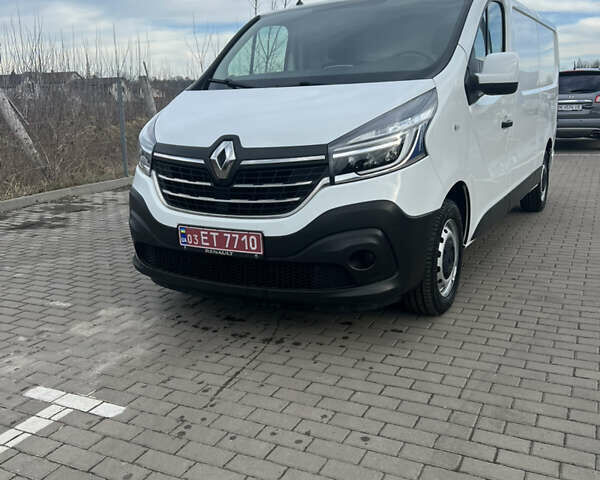 Белый Рено Трафик, объемом двигателя 2 л и пробегом 150 тыс. км за 20000 $, фото 1 на Automoto.ua