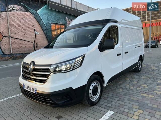 Белый Рено Трафик, объемом двигателя 2 л и пробегом 163 тыс. км за 23499 $, фото 1 на Automoto.ua