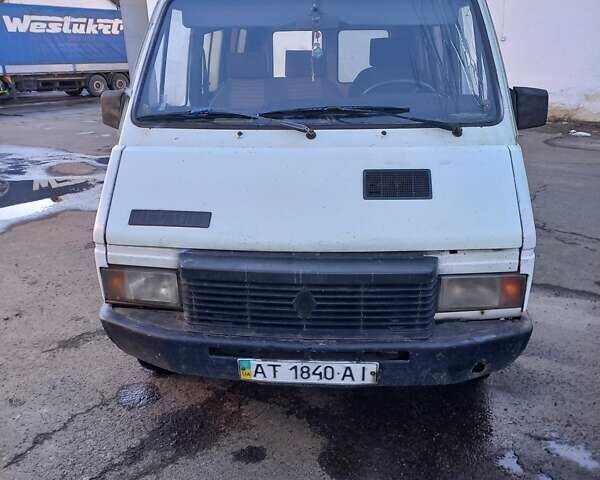 Белый Рено Трафик, объемом двигателя 2 л и пробегом 250 тыс. км за 700 $, фото 1 на Automoto.ua
