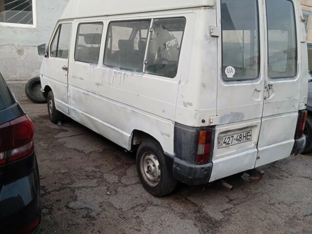Білий Рено Трафік, об'ємом двигуна 2.1 л та пробігом 200 тис. км за 1399 $, фото 1 на Automoto.ua
