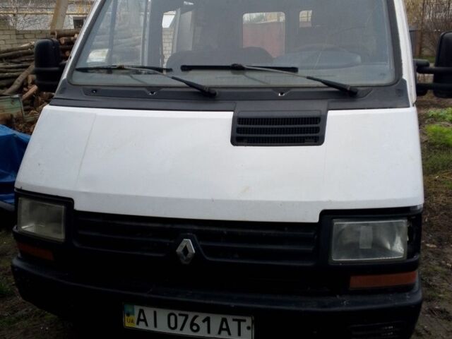 Белый Рено Трафик, объемом двигателя 0 л и пробегом 111 тыс. км за 1500 $, фото 1 на Automoto.ua