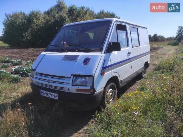 Белый Рено Трафик, объемом двигателя 1.72 л и пробегом 10 тыс. км за 1650 $, фото 1 на Automoto.ua