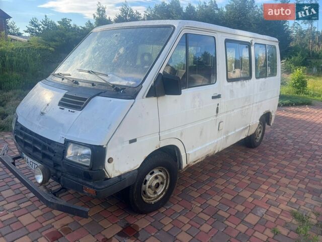 Белый Рено Трафик, объемом двигателя 2.1 л и пробегом 263 тыс. км за 1000 $, фото 1 на Automoto.ua