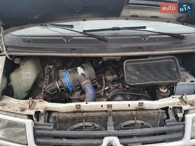 Белый Рено Трафик, объемом двигателя 2.07 л и пробегом 480 тыс. км за 1000 $, фото 1 на Automoto.ua