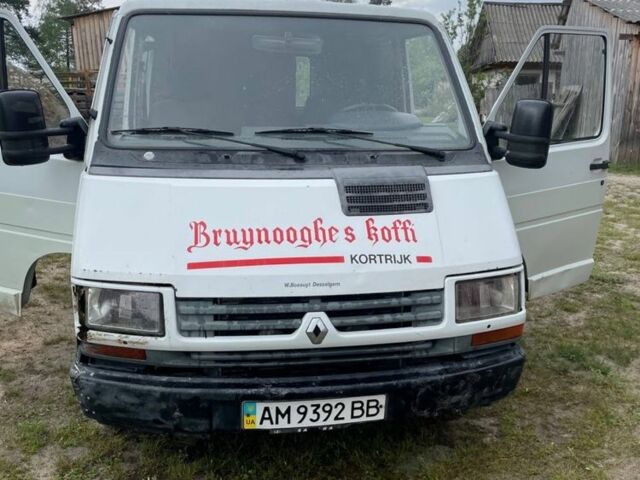 Белый Рено Трафик, объемом двигателя 2.1 л и пробегом 70 тыс. км за 2500 $, фото 1 на Automoto.ua