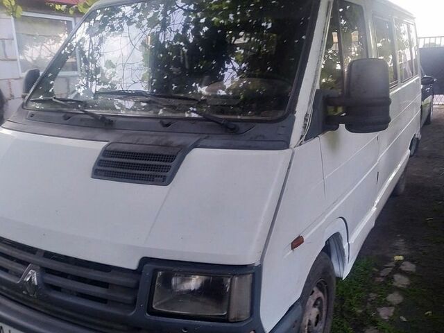 Білий Рено Трафік, об'ємом двигуна 2.5 л та пробігом 350 тис. км за 1400 $, фото 1 на Automoto.ua