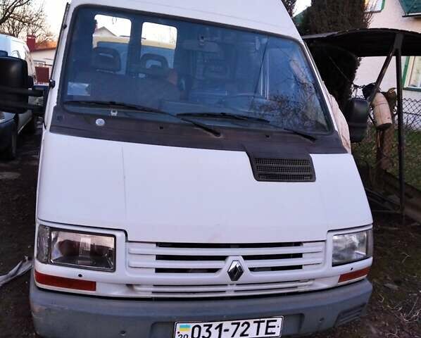 Білий Рено Трафік, об'ємом двигуна 2.5 л та пробігом 220 тис. км за 2300 $, фото 1 на Automoto.ua
