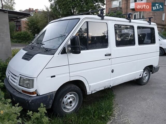 Білий Рено Трафік, об'ємом двигуна 1.9 л та пробігом 248 тис. км за 950 $, фото 1 на Automoto.ua