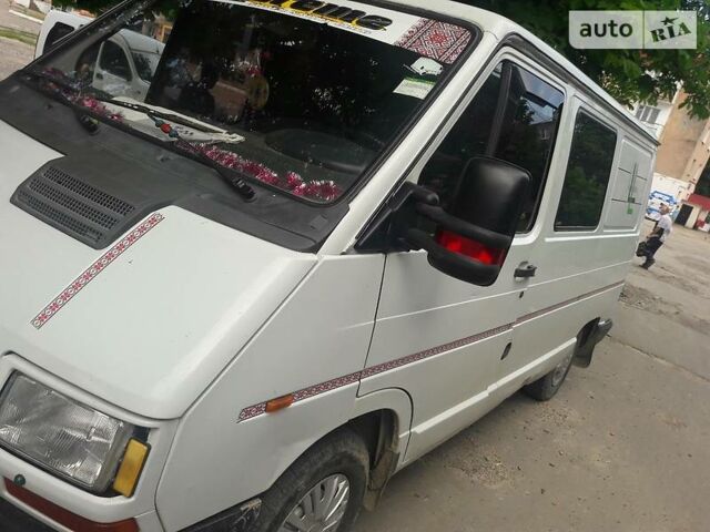 Білий Рено Трафік, об'ємом двигуна 1.9 л та пробігом 250 тис. км за 1900 $, фото 1 на Automoto.ua