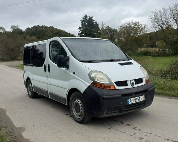 Белый Рено Трафик, объемом двигателя 1.87 л и пробегом 300 тыс. км за 4999 $, фото 1 на Automoto.ua