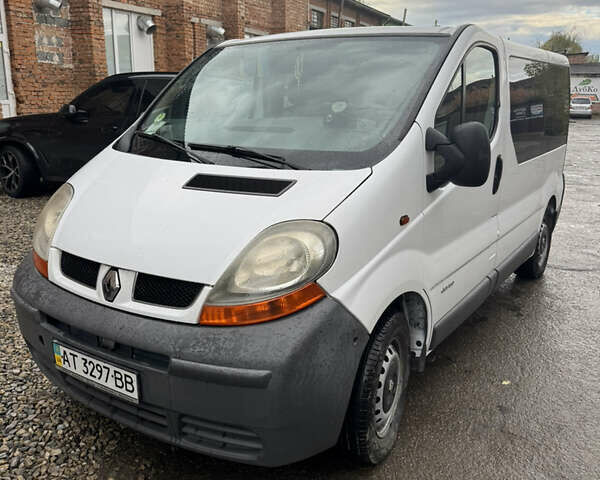 Білий Рено Трафік, об'ємом двигуна 1.9 л та пробігом 248 тис. км за 4800 $, фото 1 на Automoto.ua