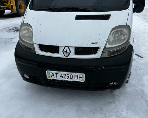 Белый Рено Трафик, объемом двигателя 1.87 л и пробегом 482 тыс. км за 4600 $, фото 1 на Automoto.ua