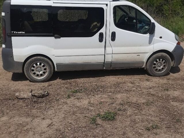 Белый Рено Трафик, объемом двигателя 1.9 л и пробегом 265 тыс. км за 6900 $, фото 1 на Automoto.ua