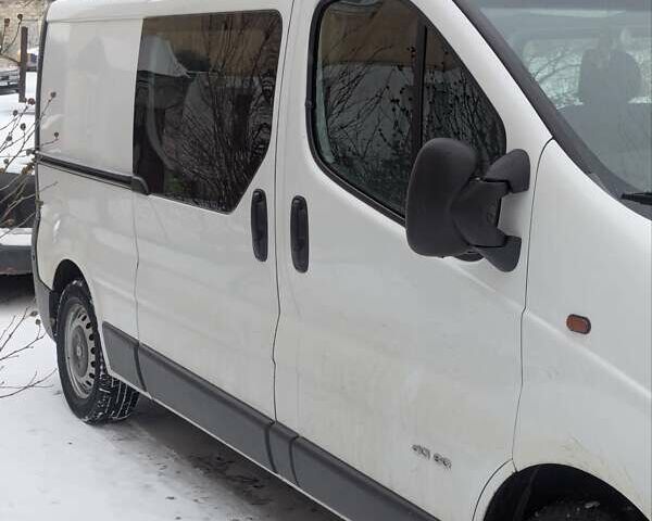 Белый Рено Трафик, объемом двигателя 1.9 л и пробегом 392 тыс. км за 6750 $, фото 1 на Automoto.ua