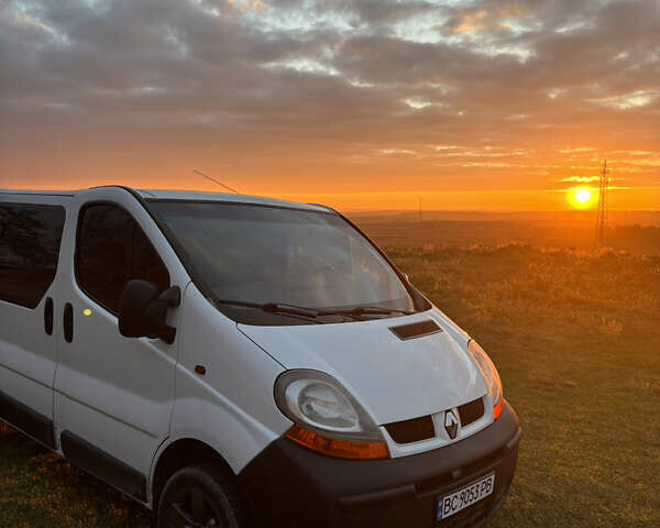 Белый Рено Трафик, объемом двигателя 1.87 л и пробегом 490 тыс. км за 7200 $, фото 1 на Automoto.ua