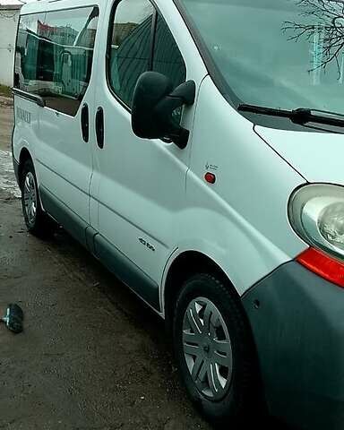 Белый Рено Трафик, объемом двигателя 1.9 л и пробегом 286 тыс. км за 7600 $, фото 1 на Automoto.ua