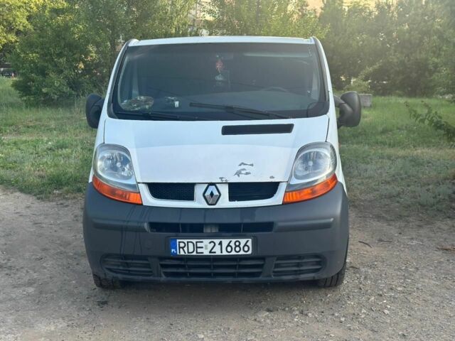 Белый Рено Трафик, объемом двигателя 0 л и пробегом 280 тыс. км за 4050 $, фото 1 на Automoto.ua