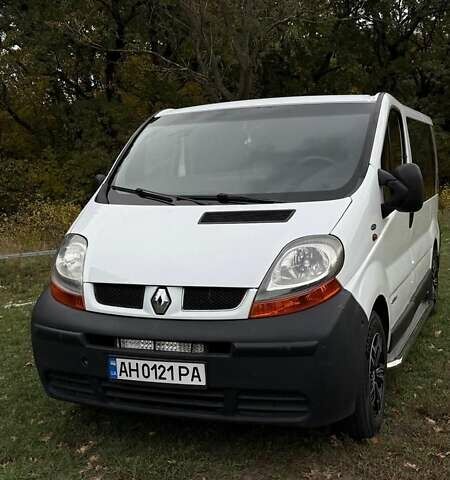 Белый Рено Трафик, объемом двигателя 1.9 л и пробегом 397 тыс. км за 8000 $, фото 1 на Automoto.ua