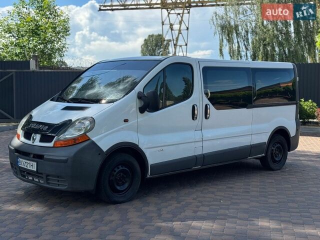 Белый Рено Трафик, объемом двигателя 1.87 л и пробегом 350 тыс. км за 6500 $, фото 1 на Automoto.ua
