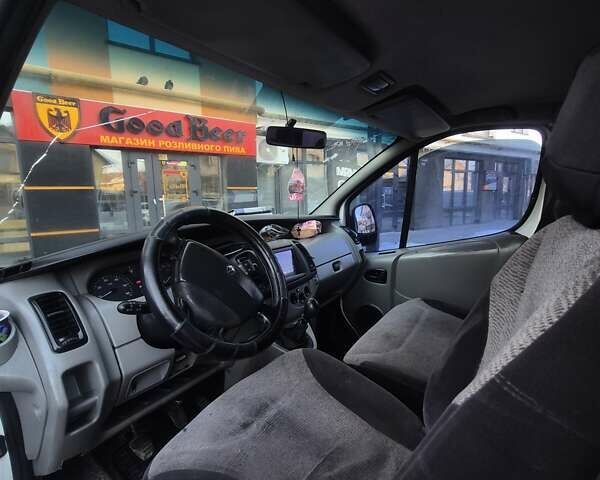 Белый Рено Трафик, объемом двигателя 1.87 л и пробегом 400 тыс. км за 6000 $, фото 1 на Automoto.ua