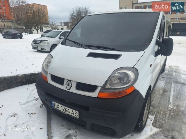 Белый Рено Трафик, объемом двигателя 1.9 л и пробегом 400 тыс. км за 5100 $, фото 1 на Automoto.ua