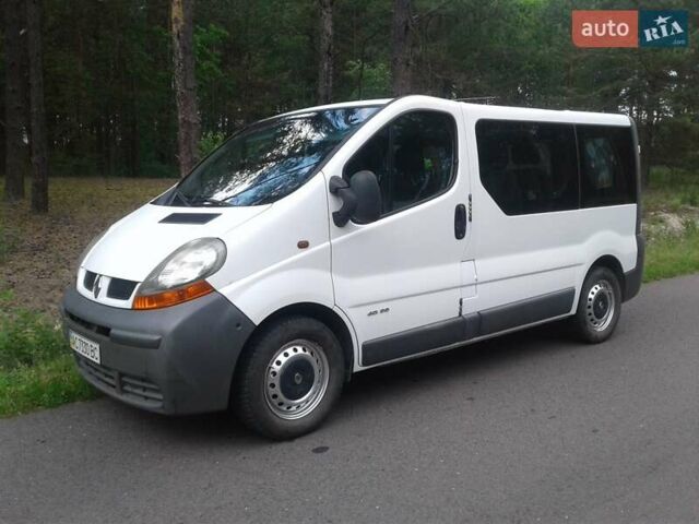 Белый Рено Трафик, объемом двигателя 1.9 л и пробегом 300 тыс. км за 5800 $, фото 1 на Automoto.ua