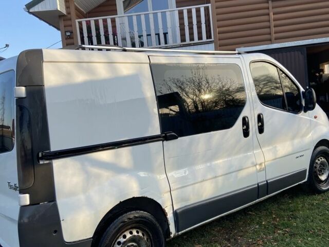 Белый Рено Трафик, объемом двигателя 1.9 л и пробегом 390 тыс. км за 5400 $, фото 1 на Automoto.ua